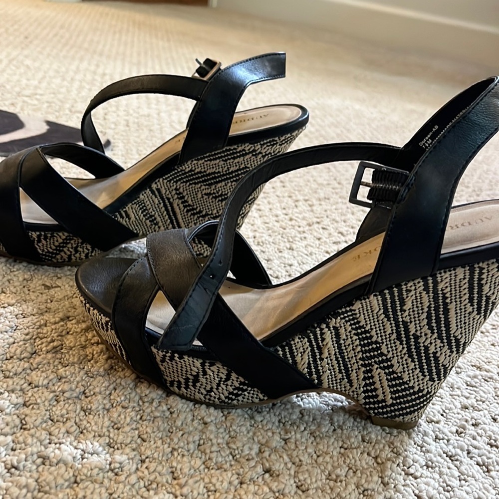 Black straps wedges with fun pattern.